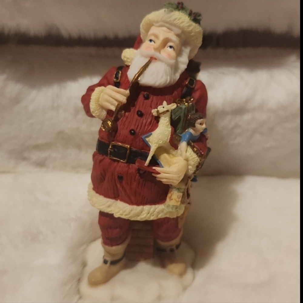 Vintage 1992, The International Santa Claus Collection Figurine With Toy Bag